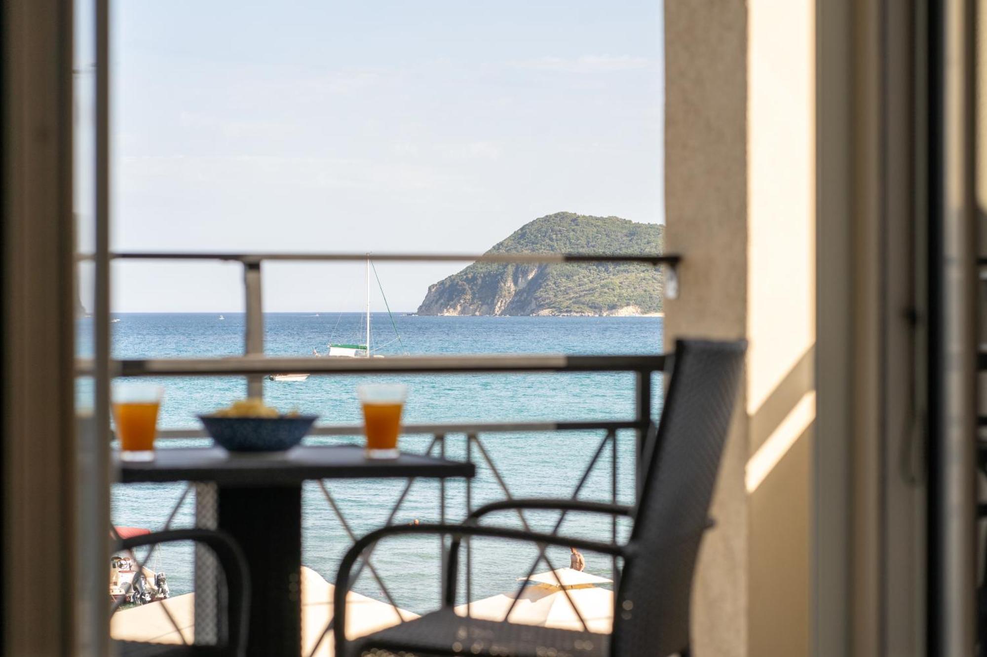 George Beachfront Apartments Lithakia  Pokoj fotografie