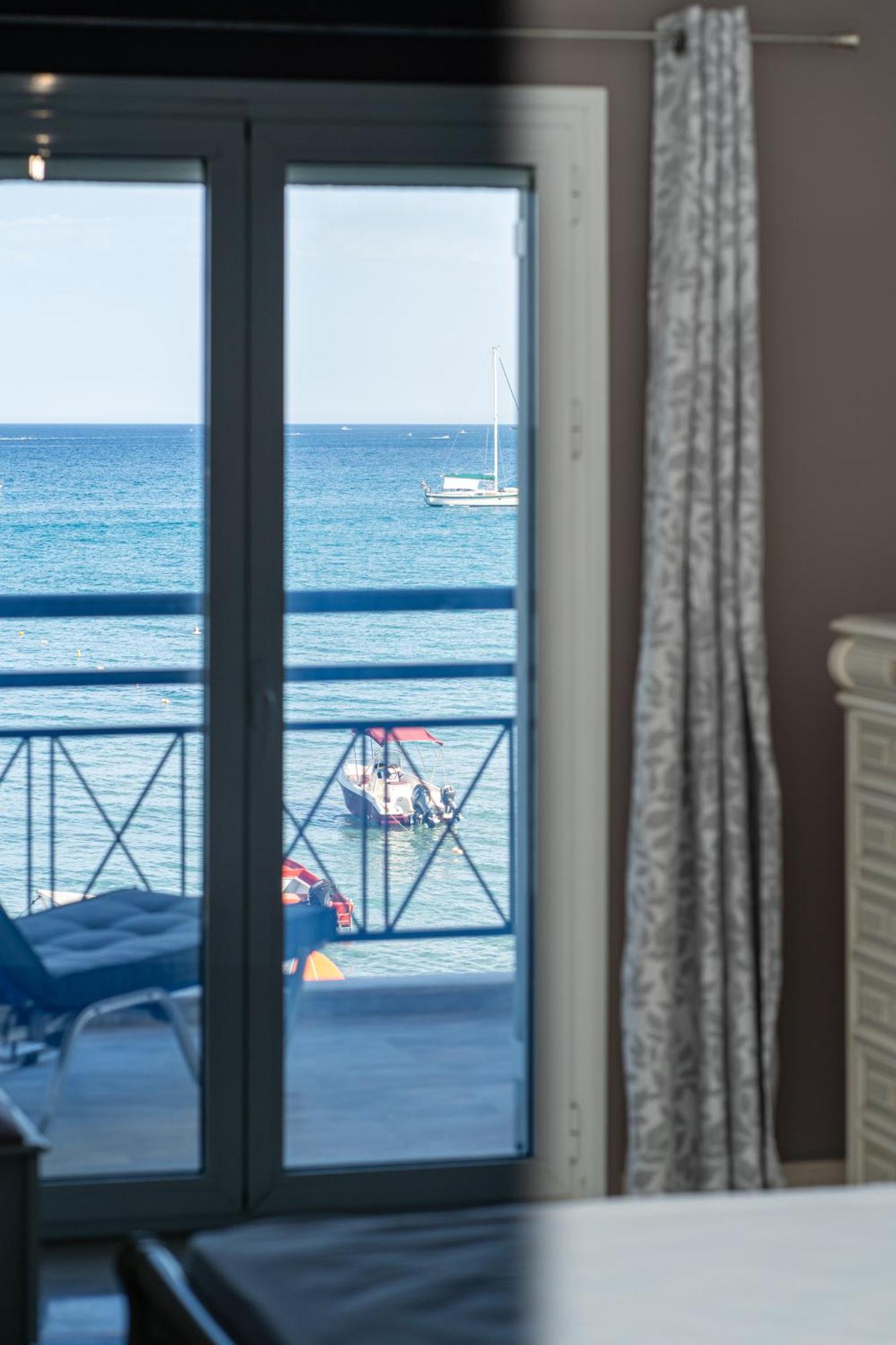 George Beachfront Apartments Lithakia  Pokoj fotografie