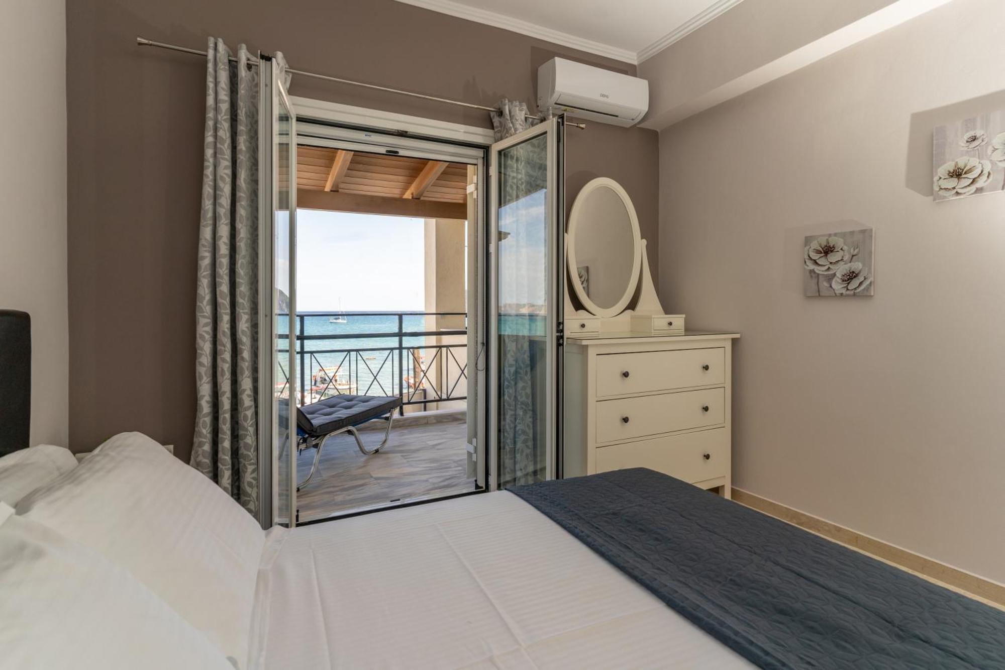 George Beachfront Apartments Lithakia  Pokoj fotografie