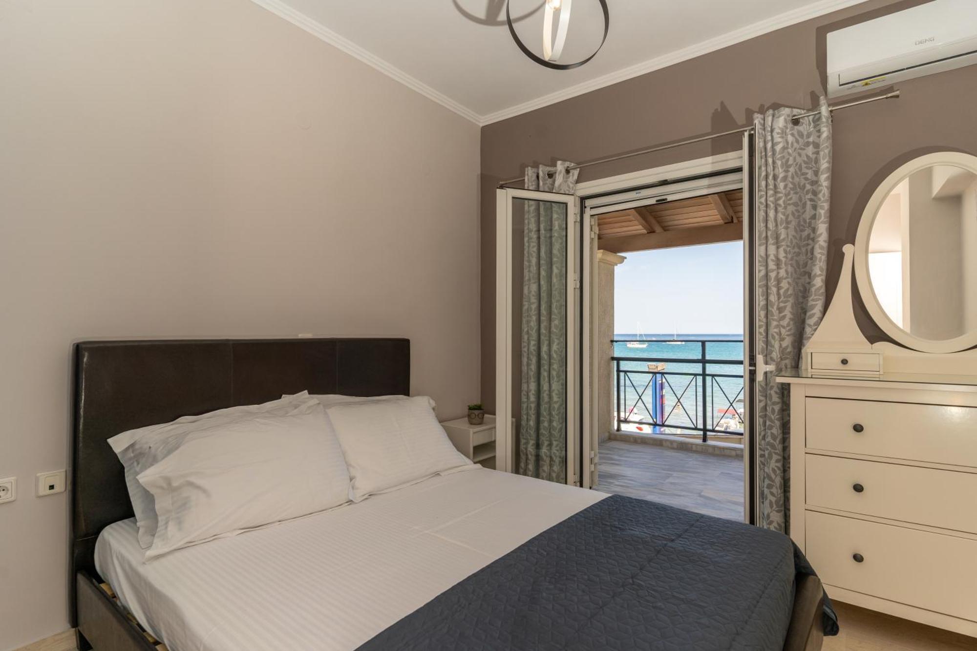 George Beachfront Apartments Lithakia  Exteriér fotografie