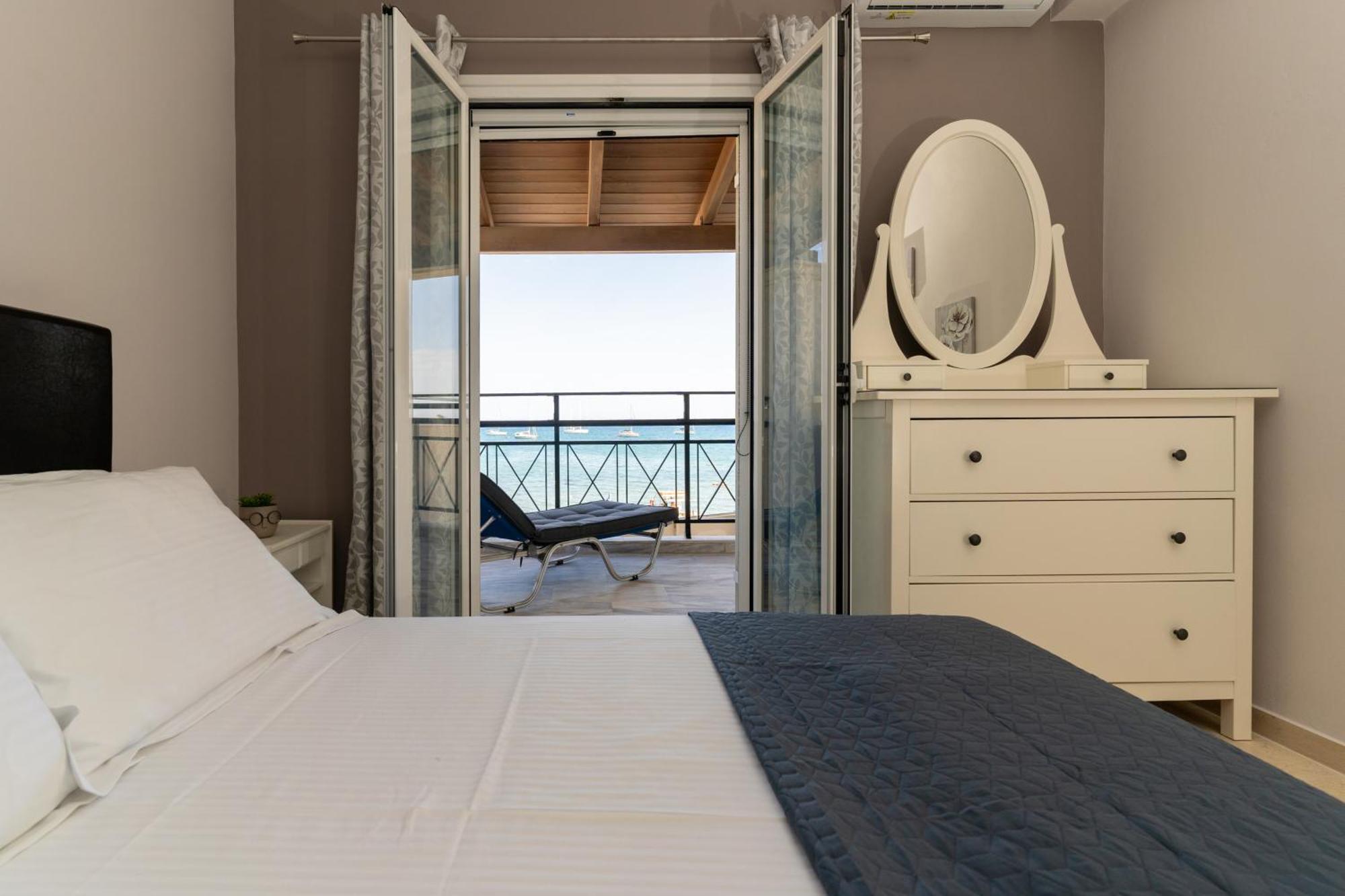 George Beachfront Apartments Lithakia  Pokoj fotografie