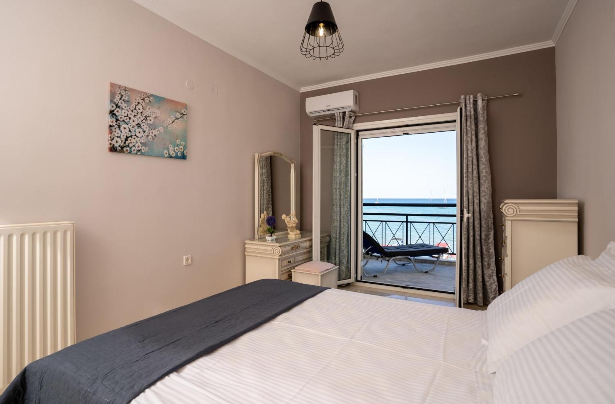 George Beachfront Apartments Lithakia  Exteriér fotografie