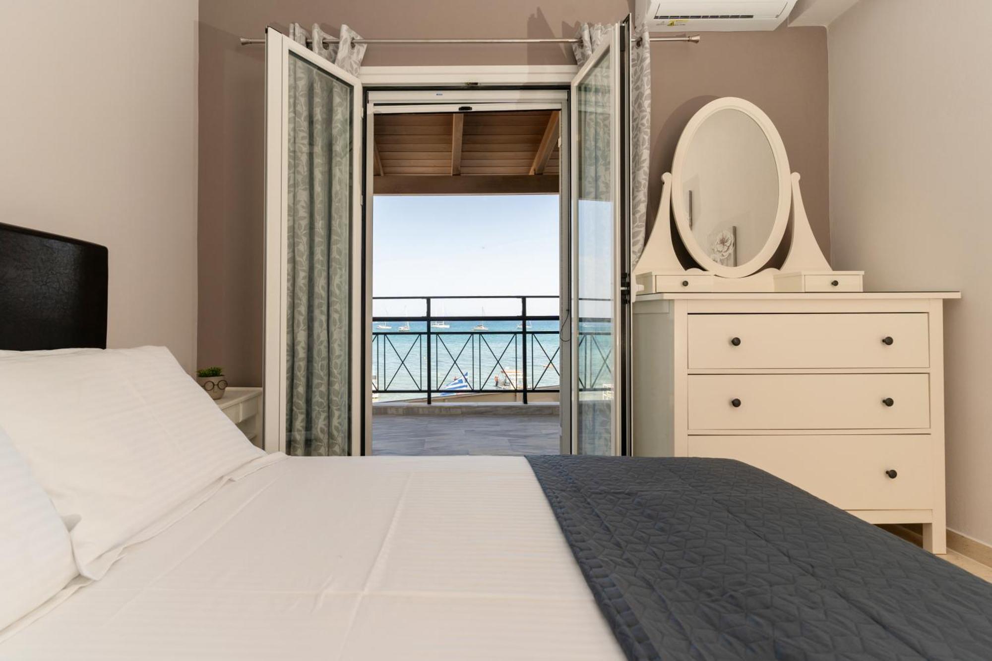 George Beachfront Apartments Lithakia  Pokoj fotografie