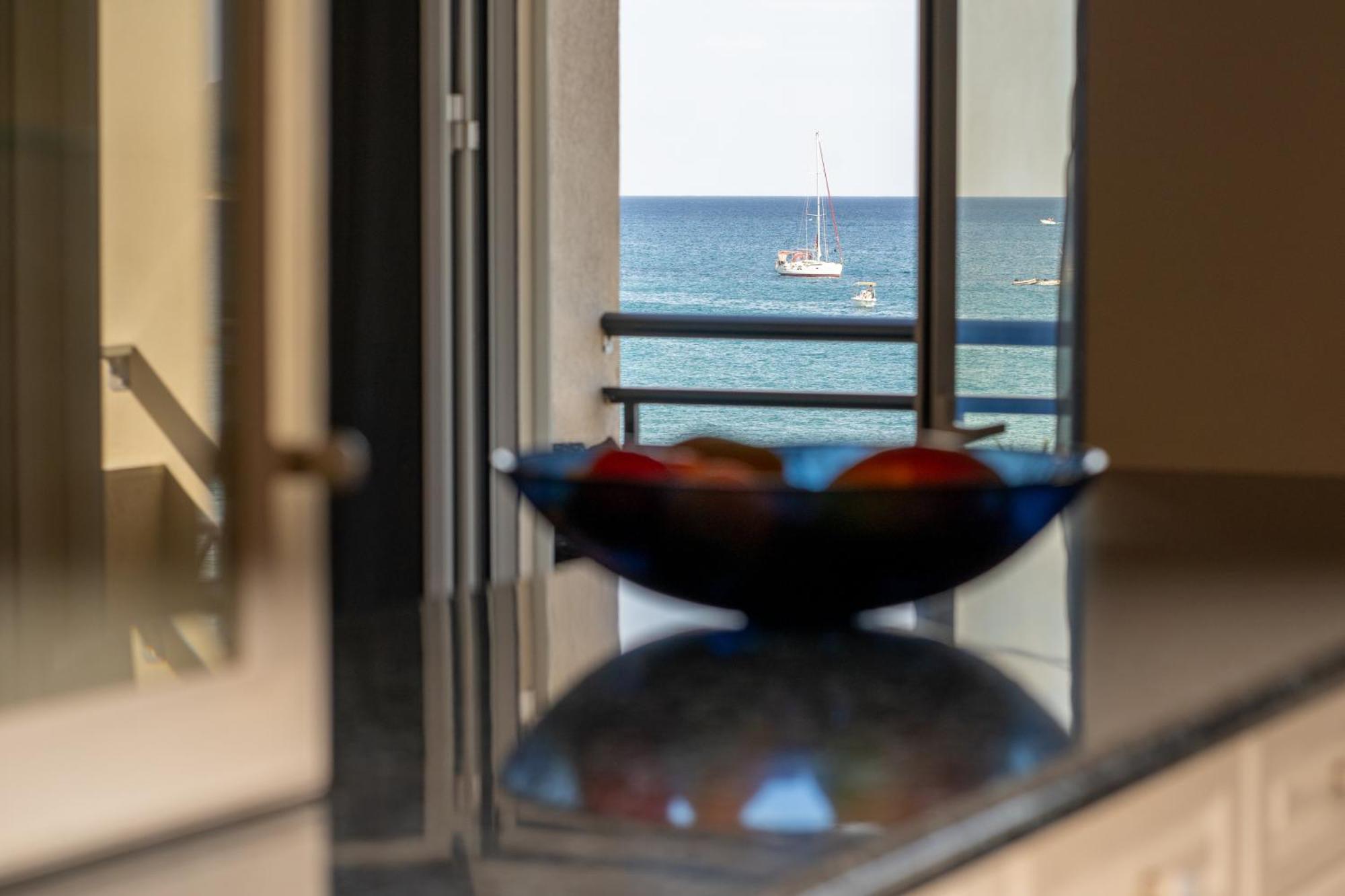George Beachfront Apartments Lithakia  Pokoj fotografie